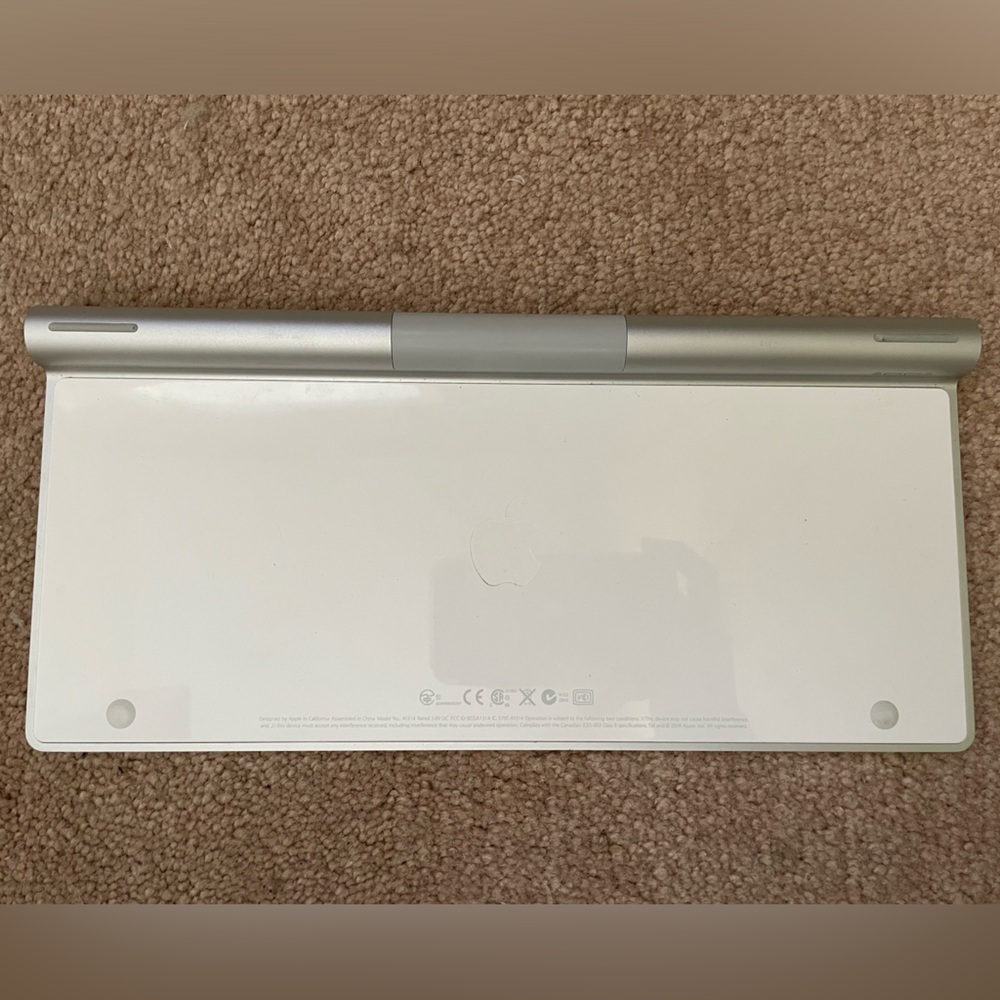 Apple Keyboard with Incase Keyboard Case - Picture 2 of 6